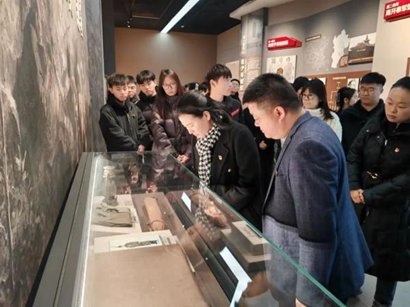 大家参观了该企业党建园