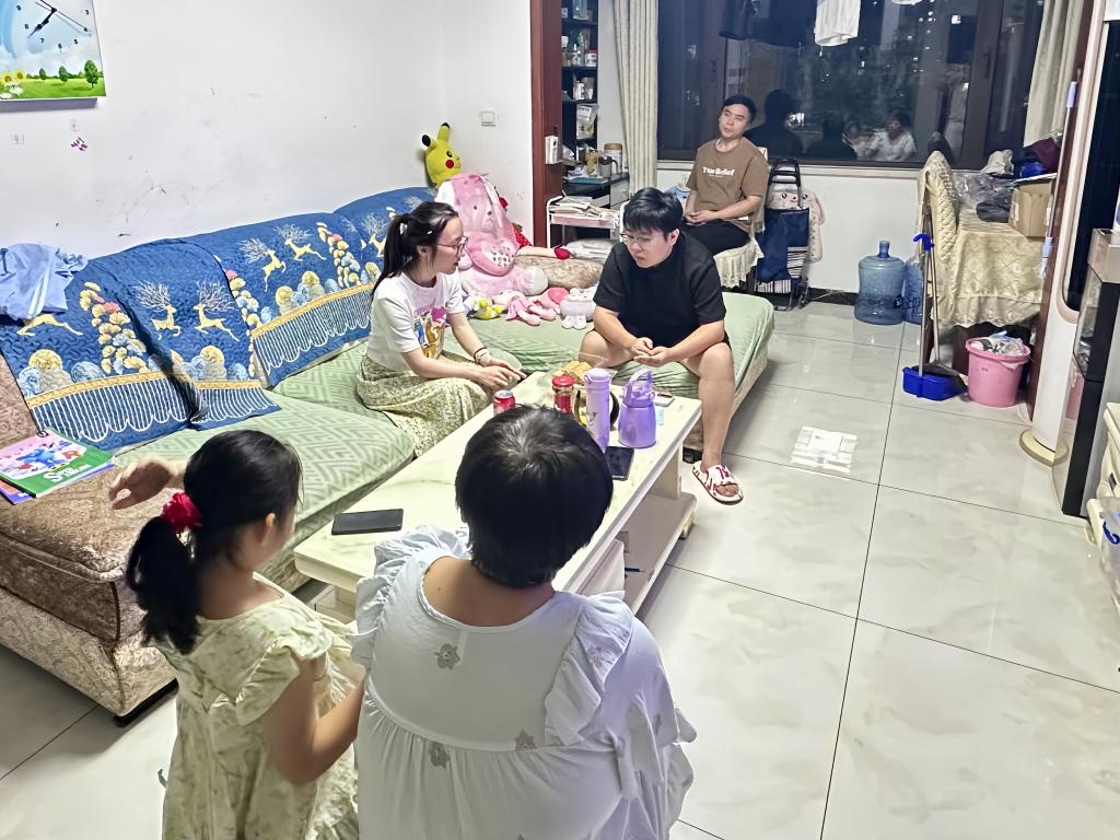 带领全体辅导员往返各地