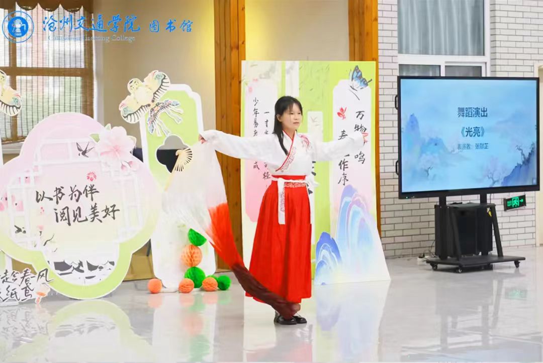 他期望墨香能够浸润校园的每个角落