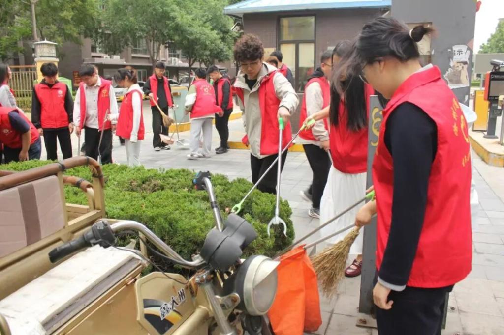 切实发挥青年先锋模范作用