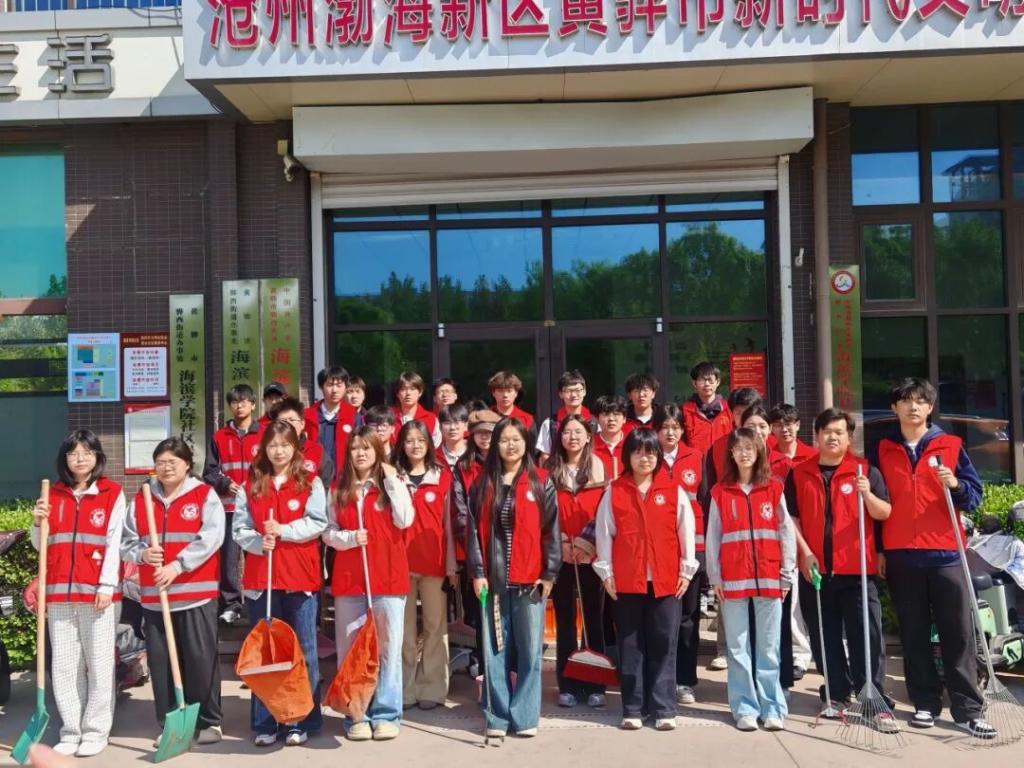 前往海滨社区开展主题团日活动