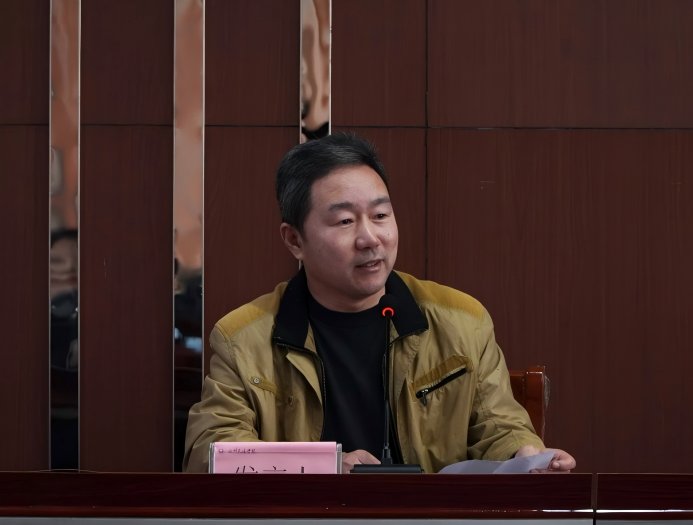 会议由科研处副处长卞景敏主持