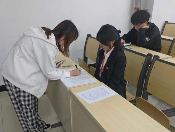 撰写读书报告四个模块那不勒斯携手欧洲