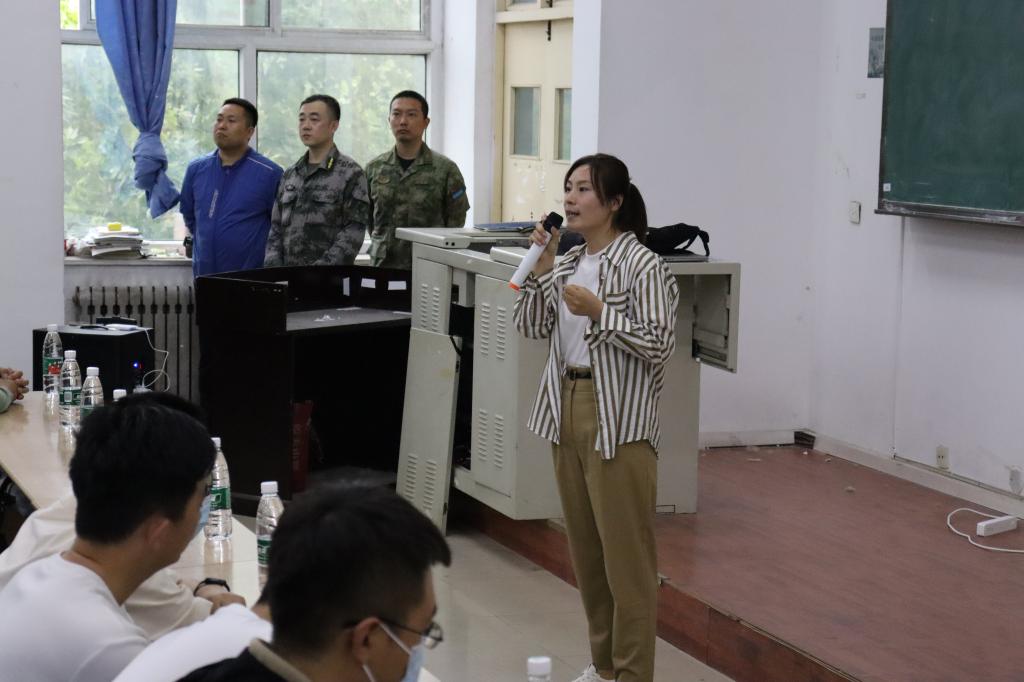 希望吴政委深入浅出地讲解了征集大学毕