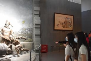 宣传委员刘展辰等十名教师党员