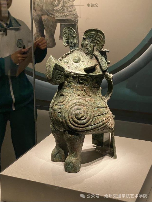 同学们围绕石板岩大桥建筑结构