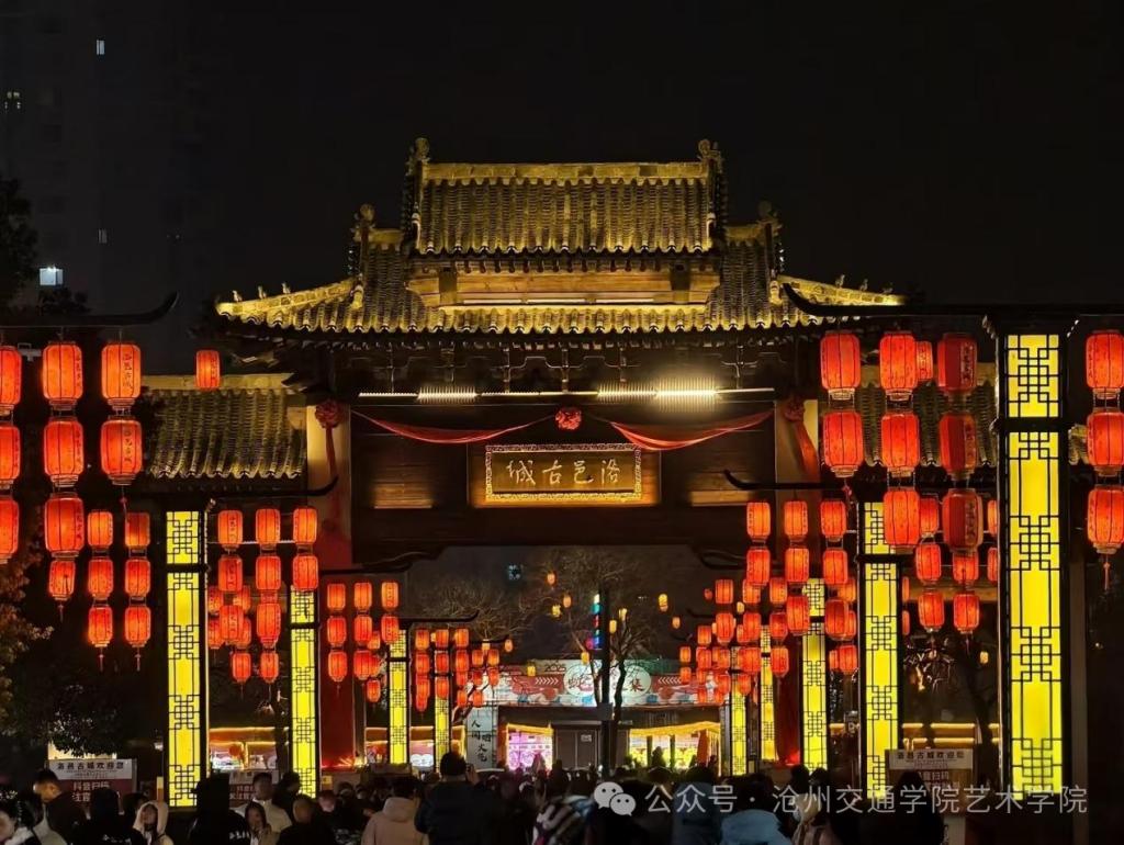 老师们积极巡回指导
