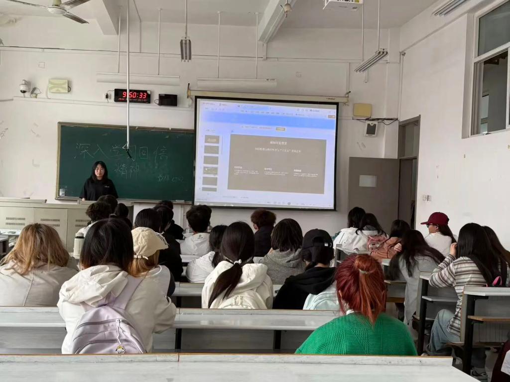 既充分肯定新时代青年扎根基层